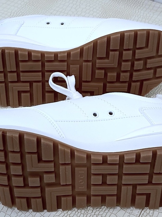 NWOB (New) LOCI Athelic Shoe White Size 39 EU main image 7